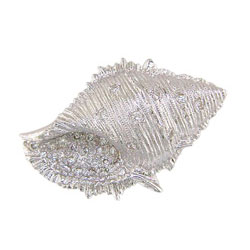 P0101 18KW Diamond Conch Brooch